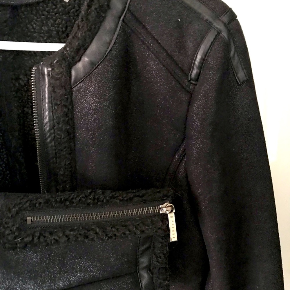 Blck leather/suede/fleece cropped jacket.Trendy